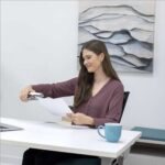 Fellowes LX890 Grapadora de Tenaza con Proteccion Microban - Admite Grapas de 24/6, 26/6 y 24/8, 26/8 - Color Blanco - Imagen 5