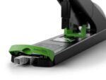Novus B 50 re+new Grapadora de Gruesos - Fabricada con Plastico Reciclado - Hasta 140 Hojas - Grapado Cerrado con Sistema Bypass - Color Negro/Verde - Imagen 2