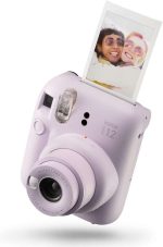 Fujifilm Pack Best Memories Instax Mini 12 Lilac Purple Camara Instantanea + Film Instax Mini 10ud. + 3 Portafotos - Tamaño de Imagen 62x46mm - Flash Auto - Exposicion Automatica - Mini Espejo para Selfies - Modo Primer Plano - Imagen 3