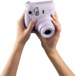 Fujifilm Pack Best Memories Instax Mini 12 Lilac Purple Camara Instantanea + Film Instax Mini 10ud. + 3 Portafotos - Tamaño de Imagen 62x46mm - Flash Auto - Exposicion Automatica - Mini Espejo para Selfies - Modo Primer Plano - Imagen 5