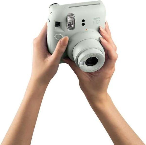 Fujifilm Pack Best Memories Instax Mini 12 Mint Green Camara Instantanea + Film Instax Mini 10ud. + 3 Portafotos - Tamaño de Imagen 62x46mm - Flash Auto - Exposicion Automatica - Mini Espejo para Selfies - Modo Primer Plano - Imagen 5