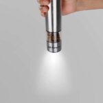 Orbegozo Molinillo Pimienta y Sal Elegance - Alta Precision Regulable - Carcasa Acero Fino - Luz Dosificacion Optima - Manejo con una Sola Mano - Funciona con Pilas - Estilo y Funcionalidad en tu Cocina - Imagen 4