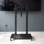 Tooq Uros Soporte de Suelo con Ruedas Electrico para Pantallas de 52-84" - Regulacion Electrica de Altura e Inclinacion - Peso Max 100kg - VESA Max 600x500 - Color Negro - Imagen 4