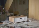 Thomson MIC300IBT Micro Cadena 60W Bluetooth 5.0 - Reproductor de CD, Radio FM, Reproductor USB (MP3) - Funcion de Carga Inalmbrica - Mando a Distancia - Color Madera/Blanco - Imagen 2