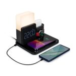 Thomson Reloj Despertador con Estacion de Carga Inalambrica para Smartphone, Smartwatch - Carga USB-C para Auriculares - Pantalla LCD - Luz Nocturna LED - Color Negro - Imagen 3